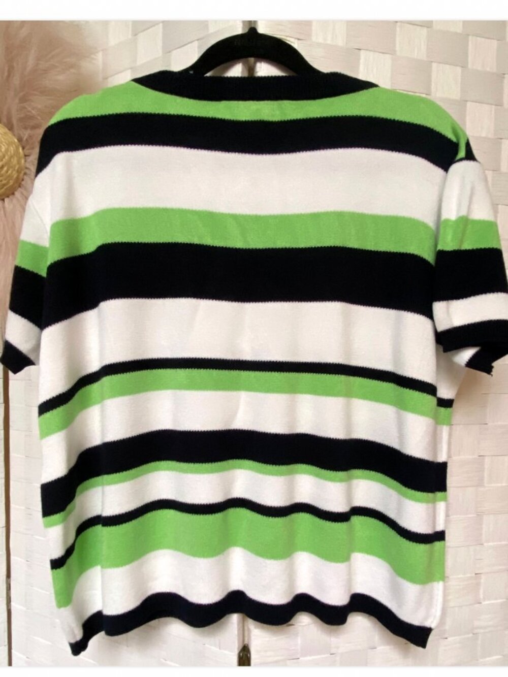 St John Sport Green Black White Gold Logo Sweater Top Short Sleeve Size M - Picture 3 of 3